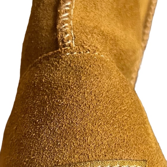 UGG Boots Classic Short II Like New - Picture 2 of 8